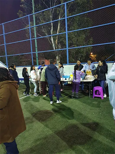 ayudando en la posada