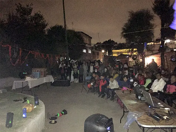 Esperando el evento del día de muertos