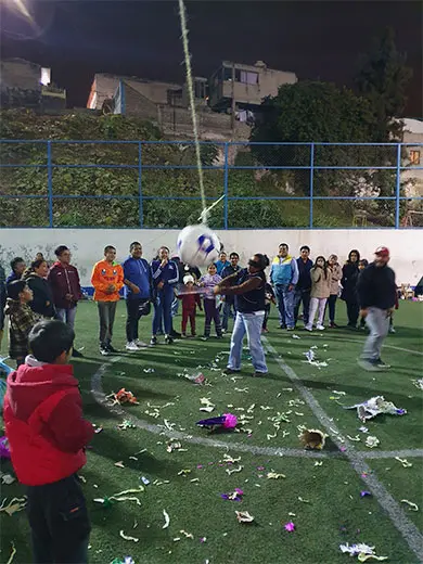 rompiendo la piñata